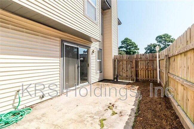 Building Photo - 819 Zircon Ct