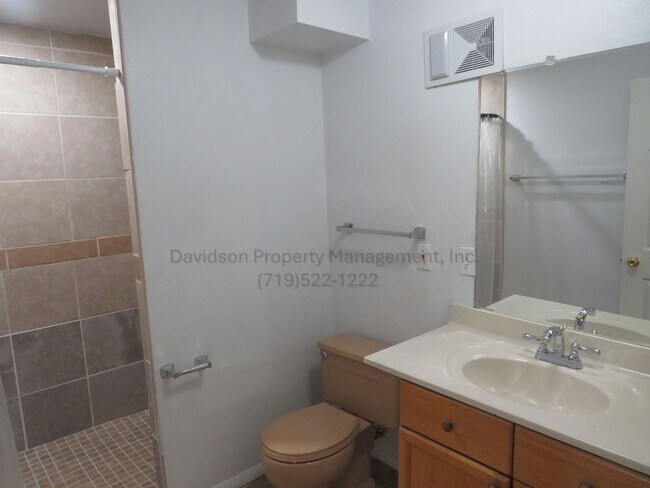 Building Photo - Charming 5 Bedroom House in Central Colora...