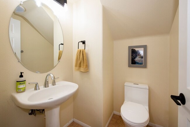 Building Photo - Storke Ranch 3-bd/2.5 bth Home!