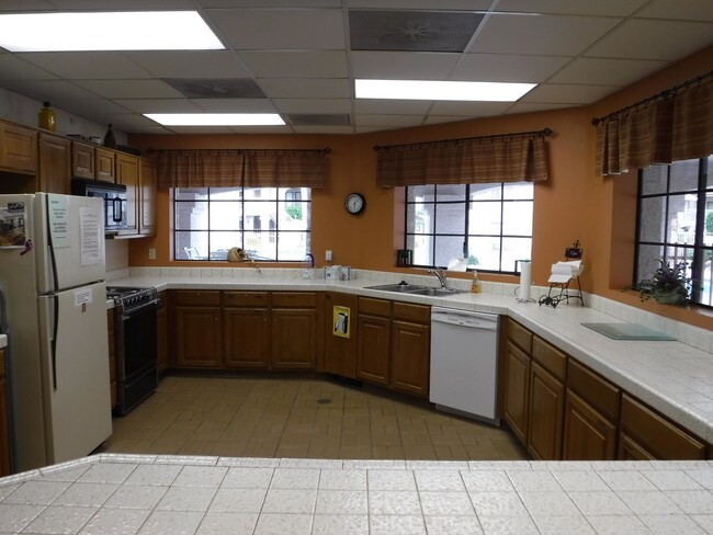 Building Photo - 9151 W Greenway Rd
