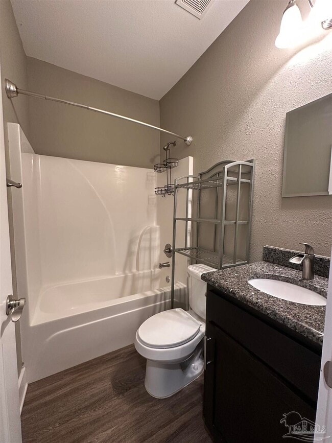 Building Photo - 923 E Belmont St