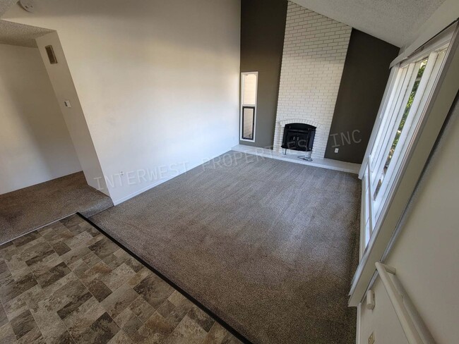 Building Photo - *1/2 OFF 1ST MONTH'S RENT PROMO* 3 BR Townhome- Wonderful Privacy Deck in Beaverton with 1 Car Ga...
