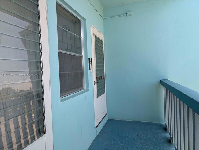 Building Photo - 1501 NE Miami Gardens Dr