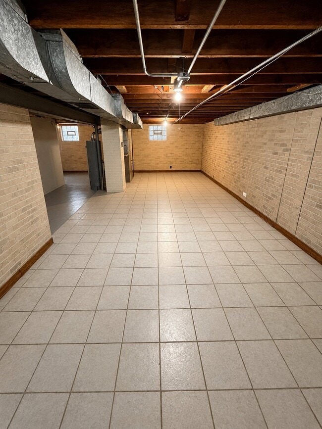Building Photo - 3818 Towle Ave
