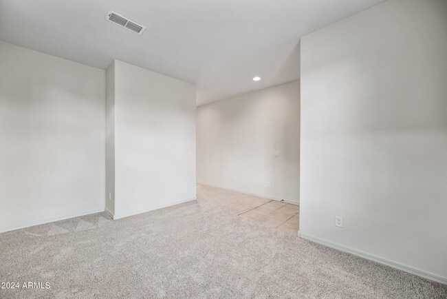 Building Photo - 8961 W San Juan Ave