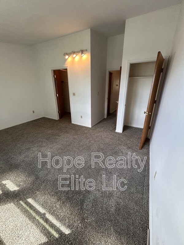 Building Photo - 954 Brant Hollow Ct