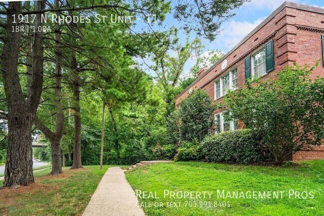Building Photo - Rare Sun-Drenched Courthouse Metro End Unit!