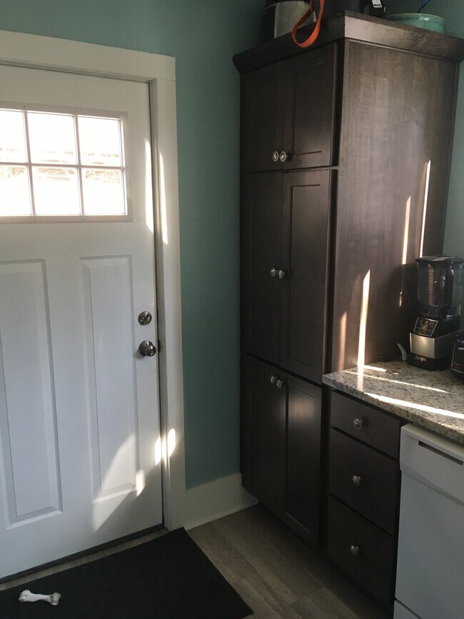 Building Photo - 231 Jones St