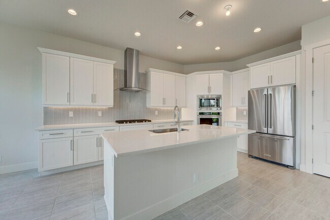 Building Photo - 9346 Crestview Cir