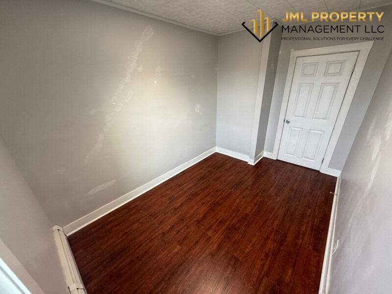 Building Photo - 834 Eastern Ave