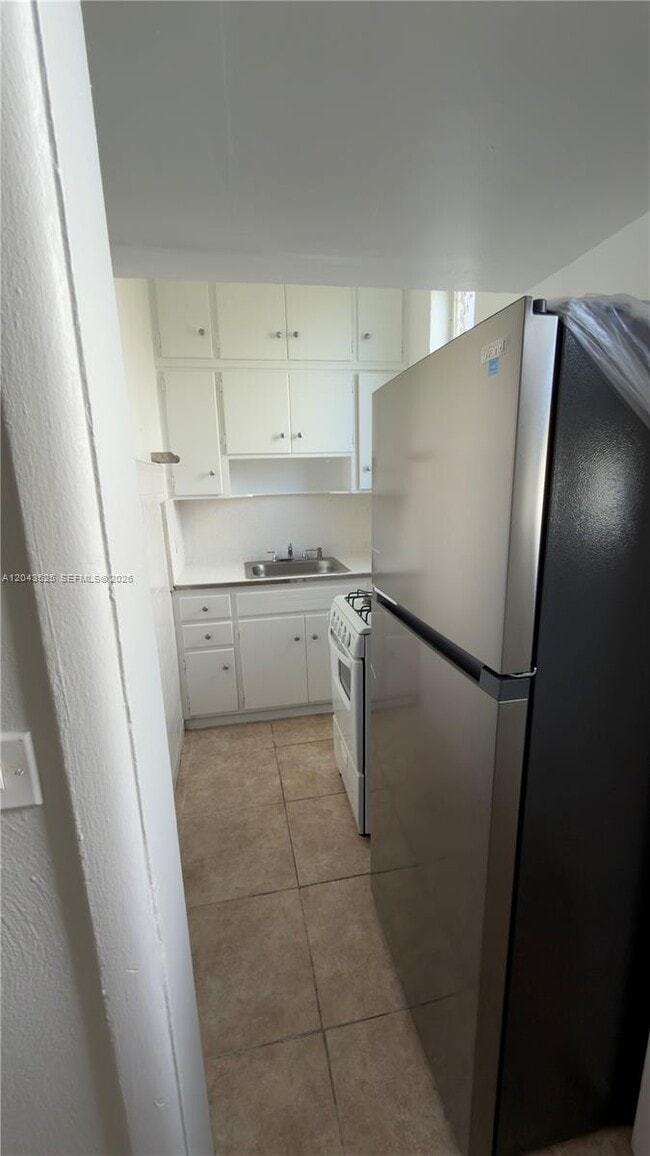 Building Photo - 808 84th St