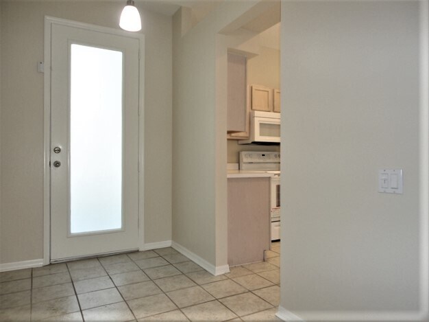 Building Photo - 9309 Hunters Park Way