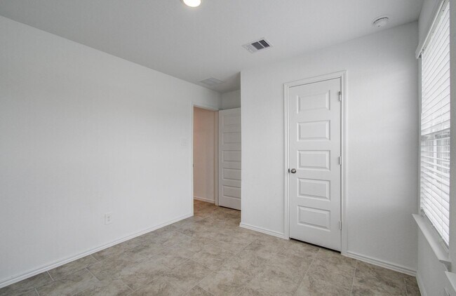 Building Photo - 1206 Cattle Chute Ct
