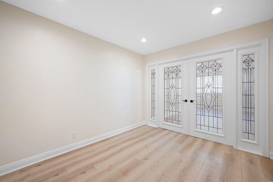 Building Photo - 14141 Dickens St