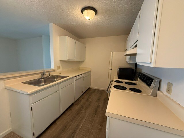 Building Photo - R@GB  J207