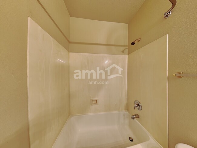 Building Photo - 16151 W Latham St