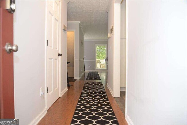 Building Photo - 8712 Lake Dr SW