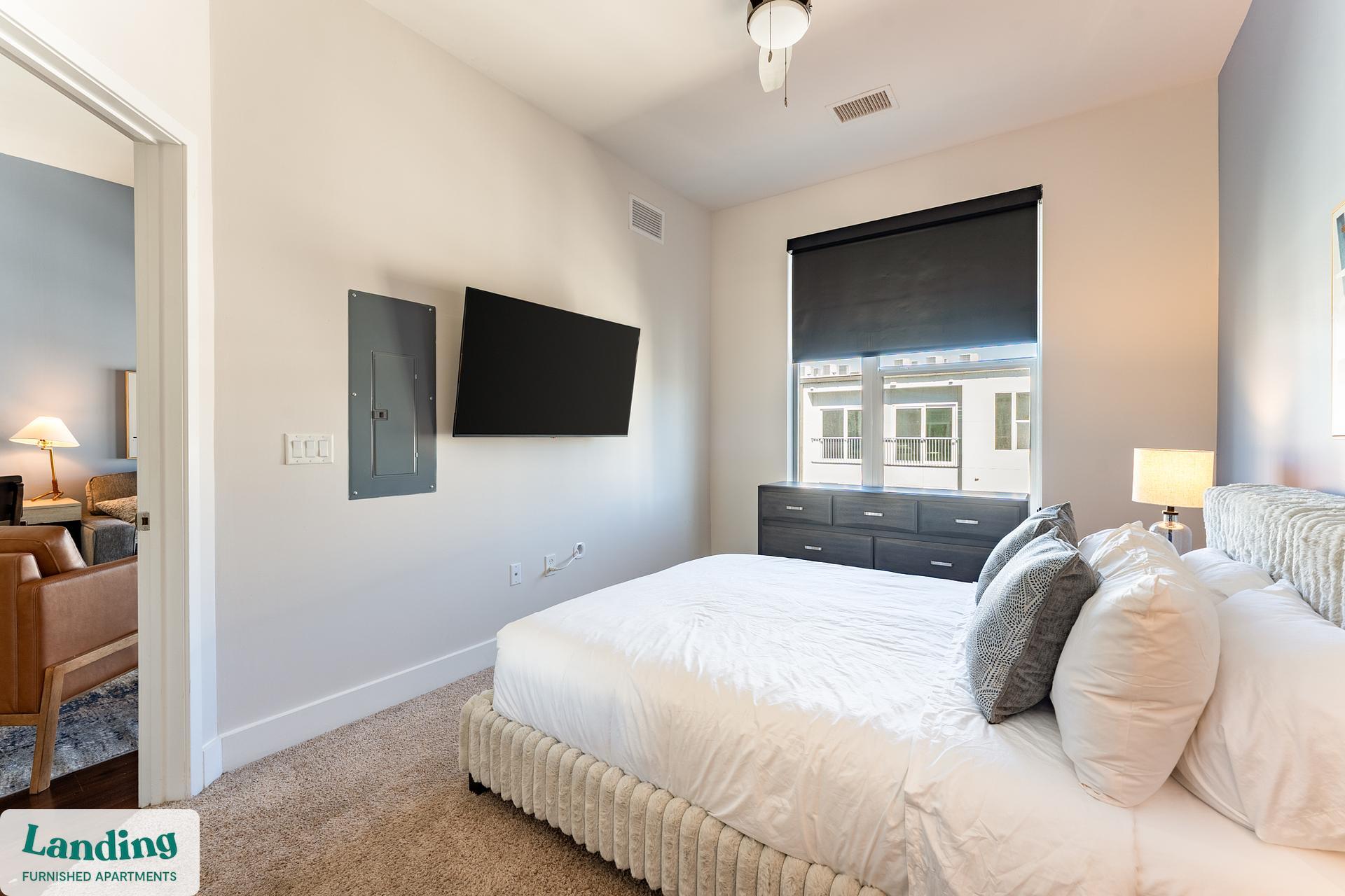 Building Photo - 480 N Orange Ave