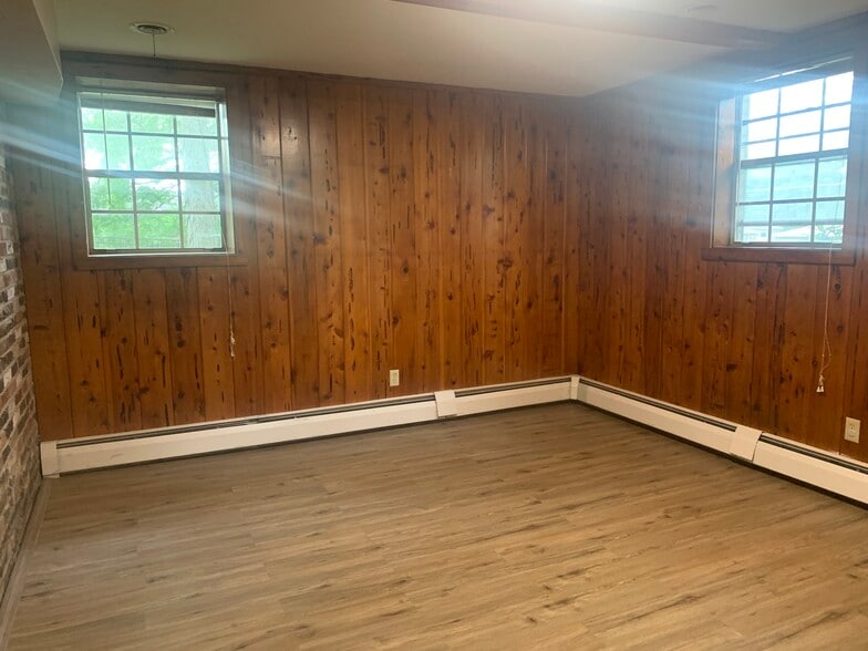 Building Photo - 103 Salem Dr