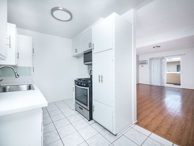 Building Photo - 1863 10th St.