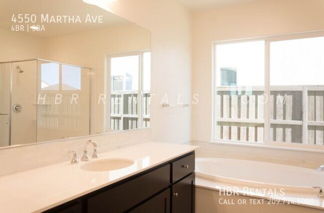 Building Photo - 4550 Martha Ave
