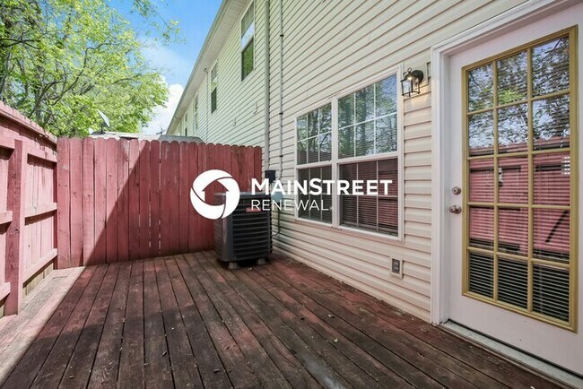 Building Photo - 2 Bedroom Pet-Friendly Home in La Vergne, TN with Main Street Renewal