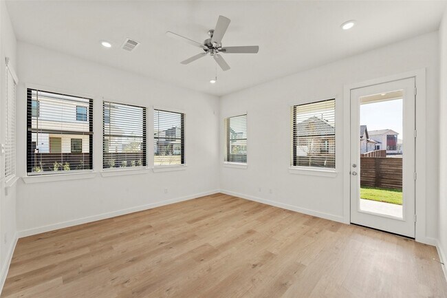 Building Photo - 3335 Verdant Ln