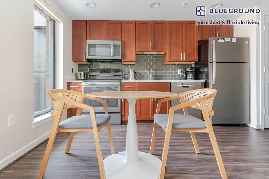 Building Photo - 3444 Fairfax Dr