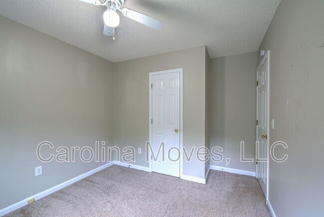 Building Photo - 5 Fieldcrest Ct