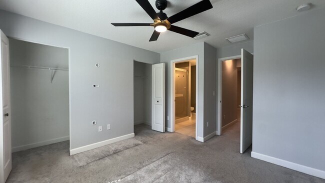 Building Photo - Stylish 3-Bed, 3-Bath Townhouse Oasis in Riviera Beach