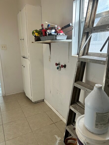 Utility Room W/D hookups - 601 E Williamson Ave