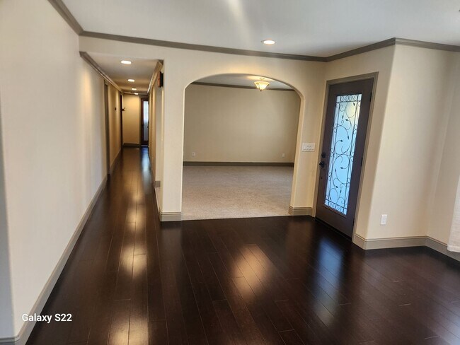Building Photo - Must See, Incredible 3 bedroom, 2 bathroom...