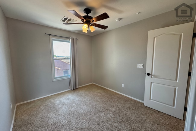 Building Photo - 3Bed/2.5Bath Three-Story Townhouse in Vistancia! Ready for Immediate Move-In! – 2 CAR GARAGE!