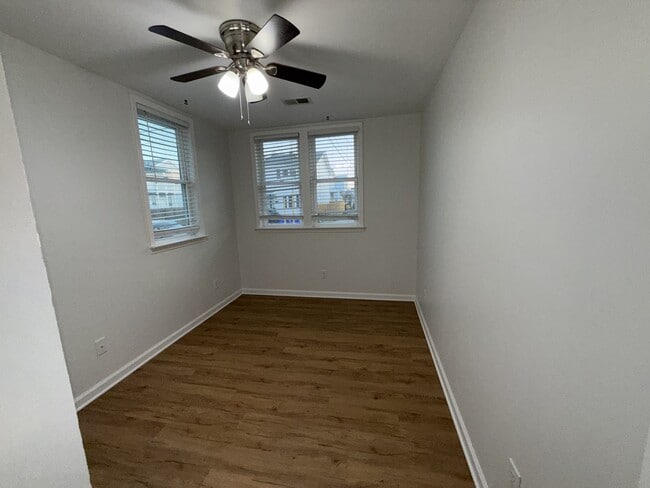 Building Photo - 212 Romney St