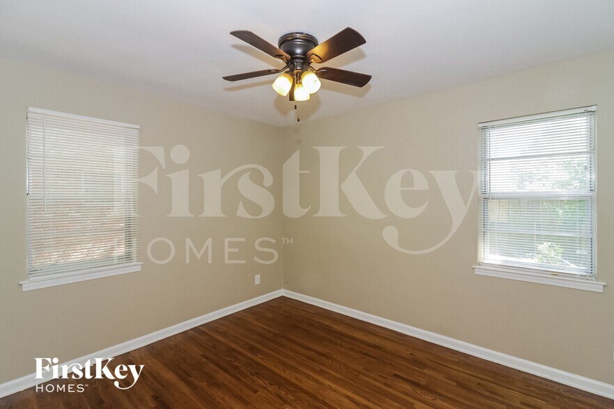Building Photo - 5055 Woodlark Ave
