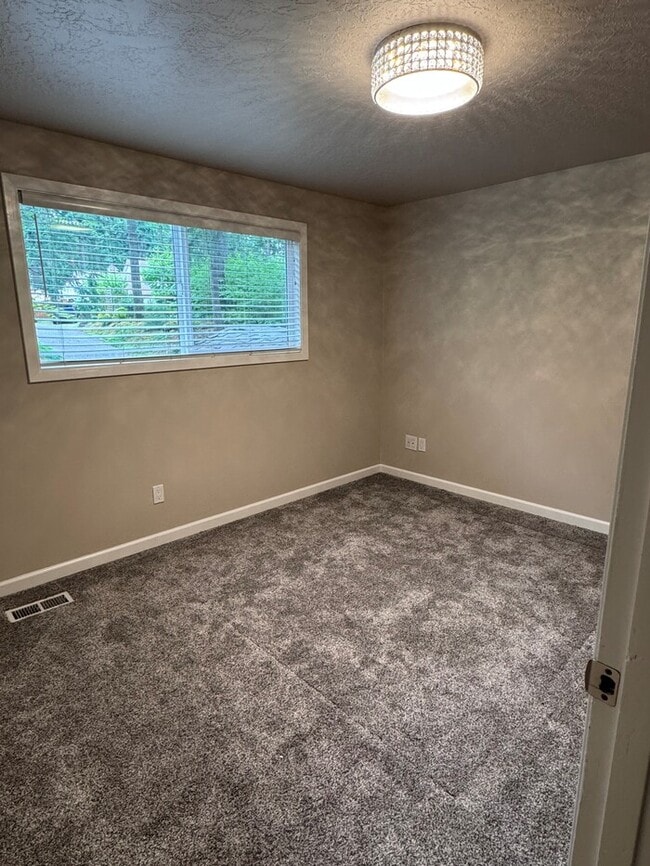 Building Photo - Spacious 4 Bed Home Backing to Private Woodland Trails! Finished Basement, Large Deck, Office, Pe...