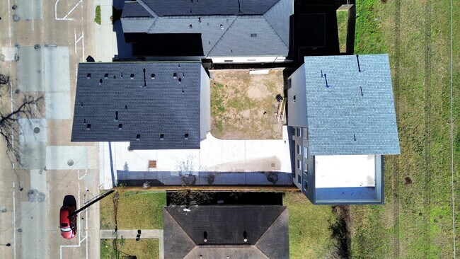 Building Photo - 5512 Hardy St