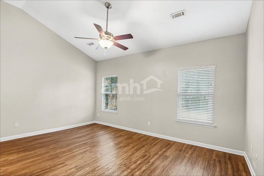 Building Photo - 1523 Cardinal Ln