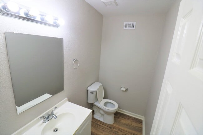 Building Photo - 2705 Wilmington Dr