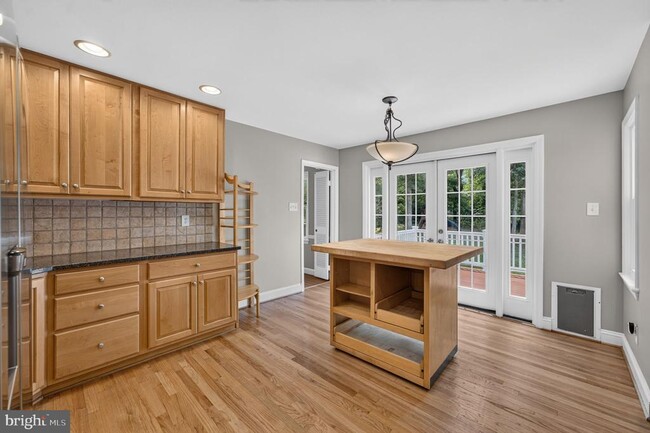 Building Photo - 6443 Walters Woods Dr