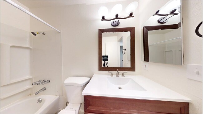 Building Photo - 425-445 Nelson Ave