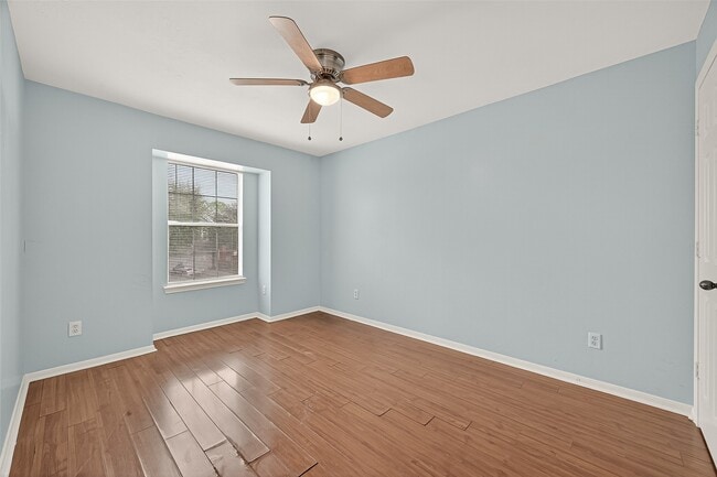 Building Photo - 6710 Bellaire Gardens Dr