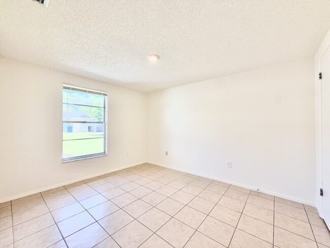 Building Photo - 7073 Brentford Rd