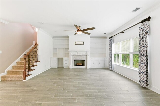 Building Photo - Welcome to Your Ideal Home: Where Luxury a...