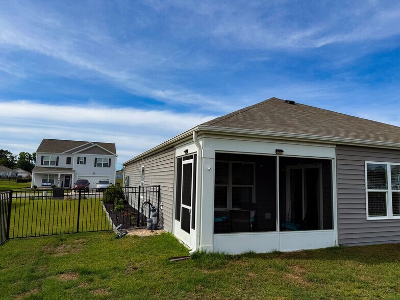 Building Photo - 512 Combine Dr