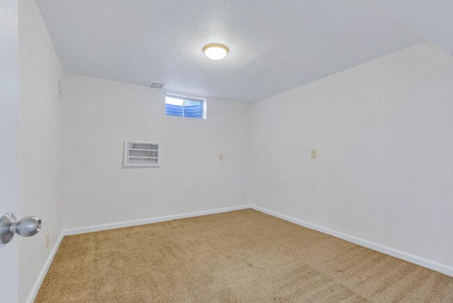 Building Photo - 1230 S Pierce St