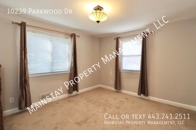 Building Photo - 10239 Parkwood Dr