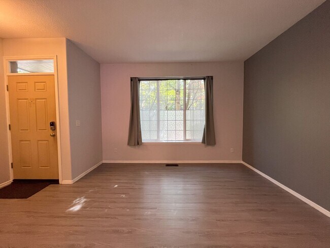 Building Photo - Charming 3-Bedroom Home with Open Layout, ...