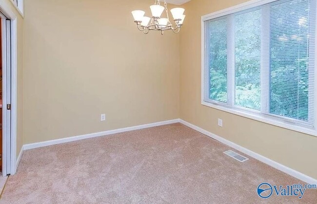 Building Photo - 207 Mountain Ridge Dr SE