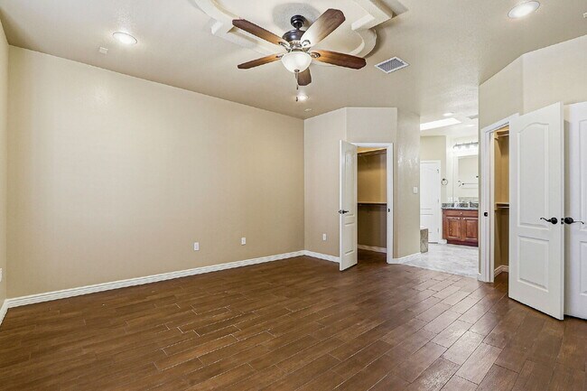 Building Photo - Corner 3 bedroom 3 bath home in Northwest El Paso